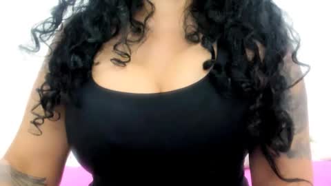Snapshot of 00valeriasexxx chatting on 11.22.25 Valeria online show from 11.22.25