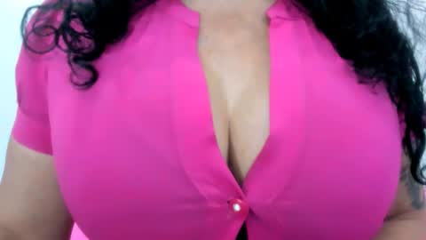 Snapshot of 00valeriasexxx chatting on 11.24.25 Valeria online show from 11.24.25
