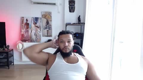 Snapshot of 0_kingsley chatting on 11.30.25 Kingsley online show from 11.30.25