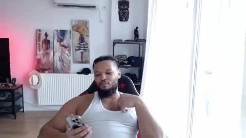 Snapshot of 0_kingsley chatting on 11.30.25 Kingsley online show from 11.30.25