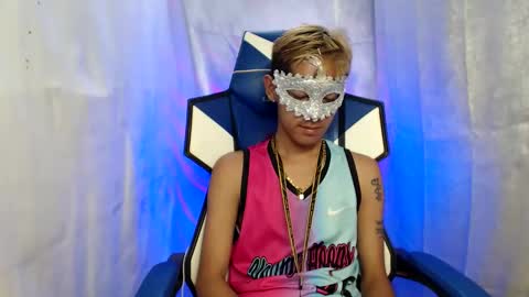 Snapshot of 0cir_asiansatisfy chatting on 11.19.25 RICK online show from 11.19.25