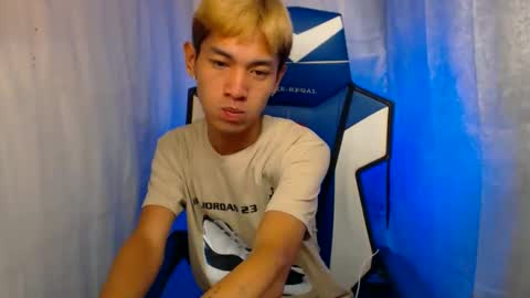 Snapshot of 0cir_asiansatisfy chatting on 11.30.25 RICK online show from 11.30.25