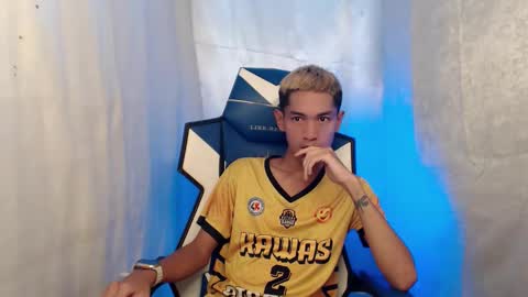 Snapshot of 0cir_asiansatisfy chatting on 12.18.25 RICK online show from 12.18.25