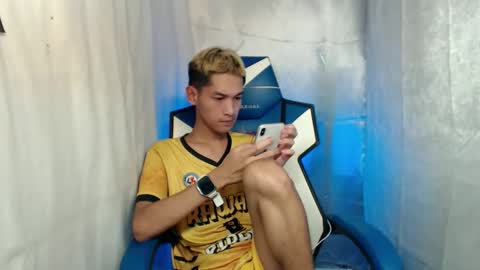 Snapshot of 0cir_asiansatisfy chatting on 12.19.25 RICK online show from 12.19.25