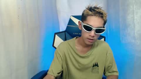 Snapshot of 0cir_asiansatisfy chatting on 12.20.25 RICK online show from 12.20.25