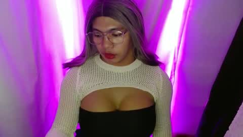 Snapshot of 11inchsinglecious chatting on 12.07.24 HUGECOCK online show from 12.07.24