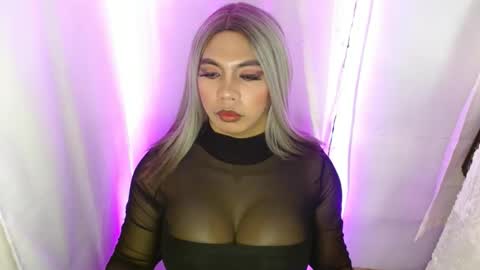 Snapshot of 11inchsinglecious chatting on 01.08.25 HUGECOCK online show from 01.08.25