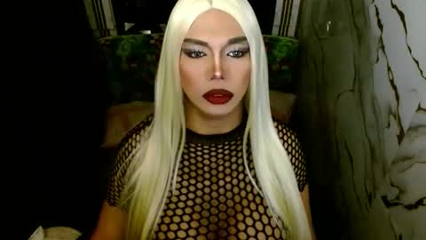 Snapshot of 11inchsinglecious chatting on 03.20.26 HUGECOCK online show from 03.20.26