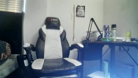 Snapshot of 11inchtattedtrinibad chatting on 11.11.25 11inchtattedtrinibad online show from 11.11.25