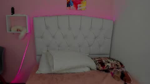 Snapshot of 18candy chatting on 12.01.25 18candy online show from 12.01.25