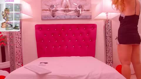 Snapshot of 1amanda chatting on 11.24.25 AMANDA online show from 11.24.25