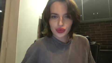 Snapshot of 1dove chatting on 01.02.25 DOVE online show from 01.02.25