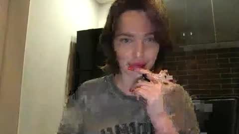 Snapshot of 1dove chatting on 01.14.25 DOVE online show from 01.14.25