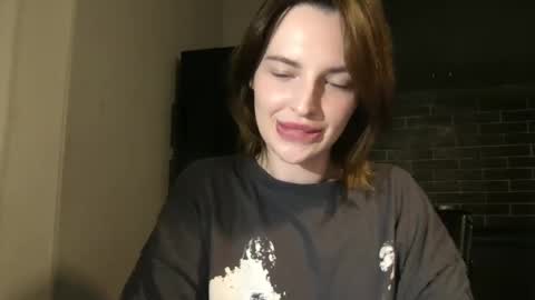 Snapshot of 1dove chatting on 02.07.25 DOVE online show from 02.07.25