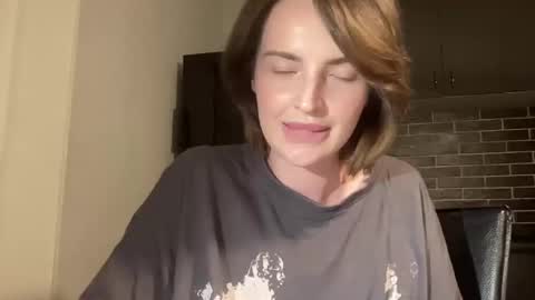 Snapshot of 1dove chatting on 02.28.25 DOVE online show from 02.28.25