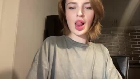 Snapshot of 1dove chatting on 03.07.25 DOVE online show from 03.07.25