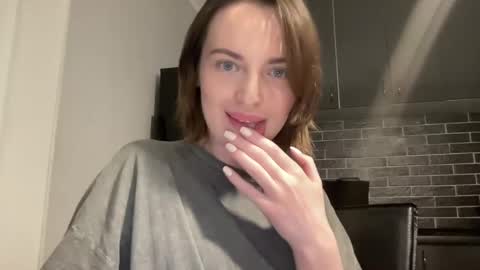 Snapshot of 1dove chatting on 03.11.25 DOVE online show from 03.11.25