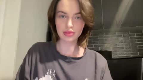 Snapshot of 1dove chatting on 03.12.25 DOVE online show from 03.12.25