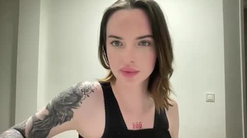 Snapshot of 1dove chatting on 09.09.25 DOVE online show from 09.09.25