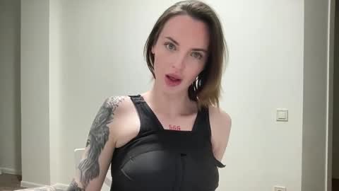 Snapshot of 1dove chatting on 09.14.25 DOVE online show from 09.14.25