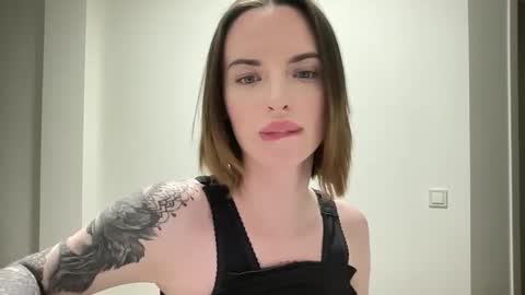 Snapshot of 1dove chatting on 09.20.25 DOVE online show from 09.20.25