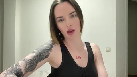 Snapshot of 1dove chatting on 09.21.25 DOVE online show from 09.21.25