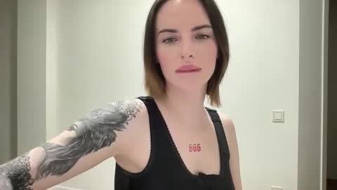 Snapshot of 1dove chatting on 09.22.25 DOVE online show from 09.22.25