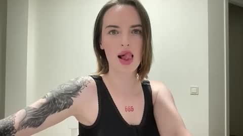 Snapshot of 1dove chatting on 09.26.25 DOVE online show from 09.26.25