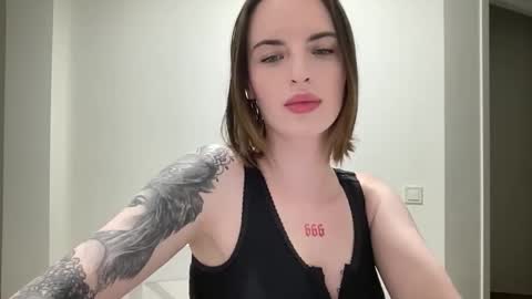 Snapshot of 1dove chatting on 10.05.25 DOVE online show from 10.05.25