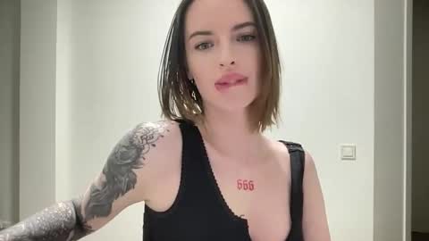 Snapshot of 1dove chatting on 10.13.25 DOVE online show from 10.13.25