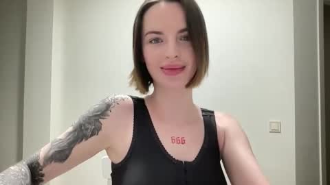 Snapshot of 1dove chatting on 11.06.25 DOVE online show from 11.06.25