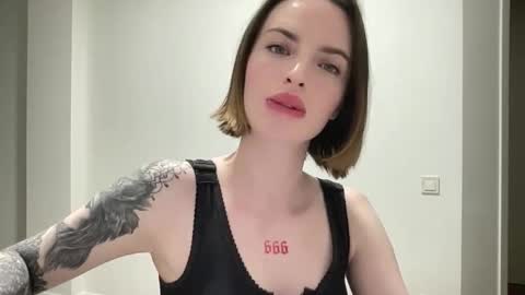 Snapshot of 1dove chatting on 11.07.25 DOVE online show from 11.07.25