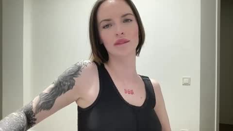 Snapshot of 1dove chatting on 11.14.25 DOVE online show from 11.14.25