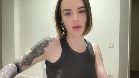 Snapshot of 1dove chatting on 11.21.25 DOVE online show from 11.21.25