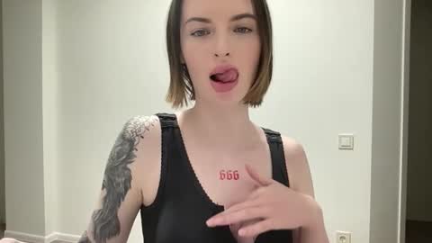 Snapshot of 1dove chatting on 11.25.25 DOVE online show from 11.25.25