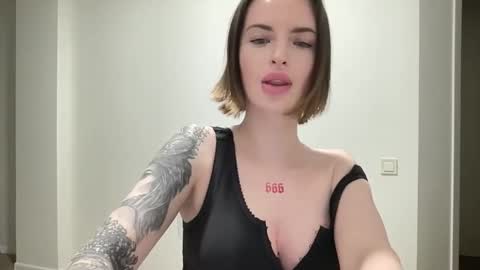 Snapshot of 1dove chatting on 11.28.25 DOVE online show from 11.28.25