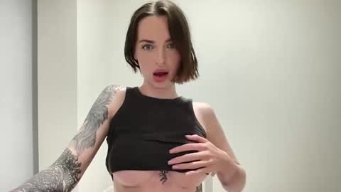 Snapshot of 1dove chatting on 03.27.26 DOVE online show from 03.27.26