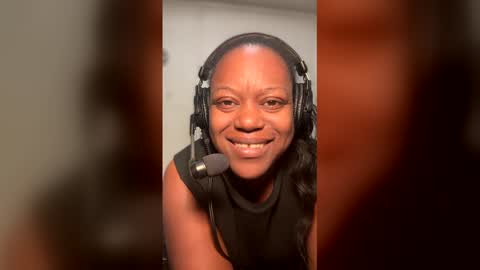 Snapshot of 1lookurhooked chatting on 01.18.26 Lillycakes online show from 01.18.26