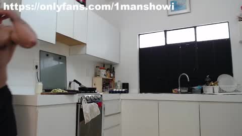 Snapshot of 1manshow11 chatting on 01.14.25 1manshow11 online show from 01.14.25