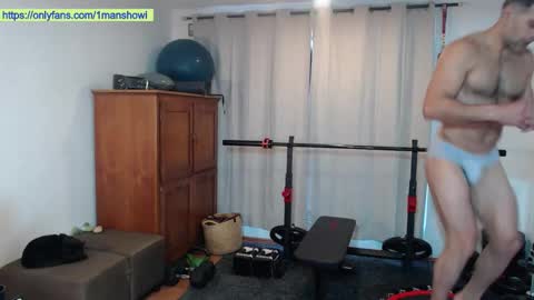 Snapshot of 1manshow11 chatting on 11.30.25 1manshow11 online show from 11.30.25