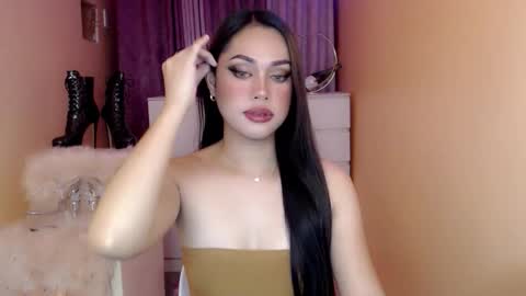 Snapshot of 1miracle_tranny chatting on 10.11.25 1miracle_tranny online show from 10.11.25