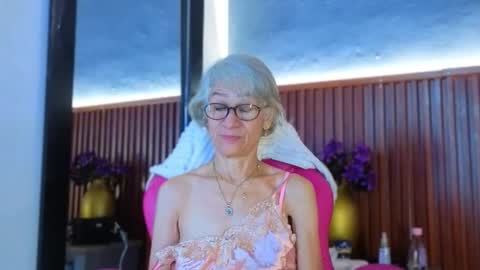 Miss Monserrate online show from 03.04.26