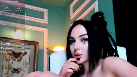 Moona  online show from 02.26.25