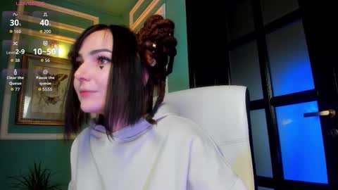 Moona  online show from 10.09.25