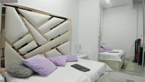 Snapshot of 1naughty_milf chatting on 01.09.25 Luisa online show from 01.09.25