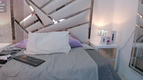 Snapshot of 1naughty_milf chatting on 01.17.25 Luisa online show from 01.17.25