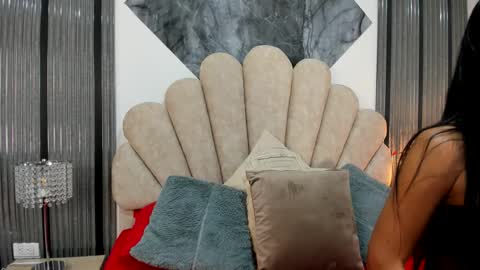 Snapshot of 1naughty_milf chatting on 01.13.26 Luisa online show from 01.13.26