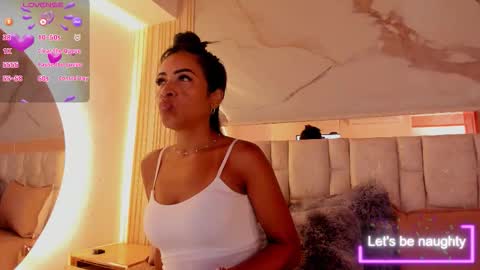 Snapshot of 1naughty_milf chatting on 03.20.26 Luisa online show from 03.20.26