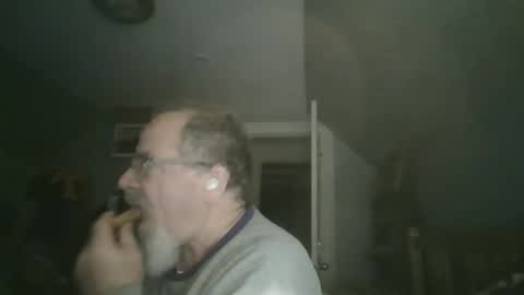 Snapshot of 2003dynawideglide chatting on 01.25.25 2003dynawideglide online show from 01.25.25