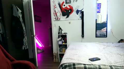 Snapshot of 21yearsy0ung9icheshung chatting on 12.18.24 AlecurClit online show from 12.18.24